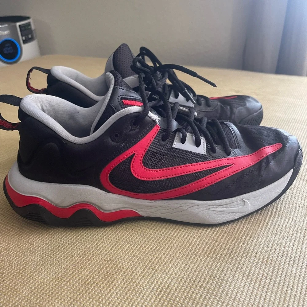 Nike Giannis size 10. used nice condition.. - Picture 2 of 5